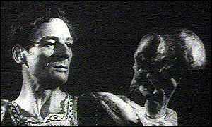 Gielgud playing Hamlet