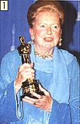 DEBORAH KERR RECEIVING AN OSCAR IN 1994
