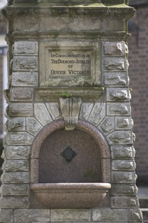clock_victoria_close_up